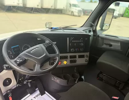 Freightliner Cascadia 2022 interior 