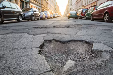 VIDEO: Pothole on I-70 near Denver causes a major accident