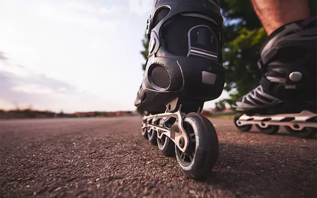 VIDEO: Dangerous Stunt: Roller Skaters Risk Lives Hanging onto Semi Truck on Highway