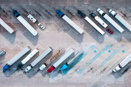 VIDEO: Viral Video Showcasing Truck Driver's Impressive Backing Skills Garnering Attention