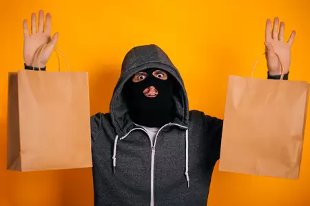 VIDEO: Shocking video footage captures a daring truck robbery in Chicago traffic jam