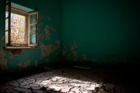 VIDEO: Fire Engulfs Abandoned Residence in Southeast Portland