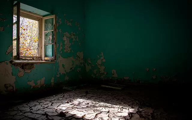 VIDEO: Fire Engulfs Abandoned Residence in Southeast Portland